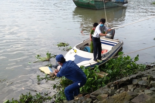 Xác người đàn ông trôi lềnh bềnh trên sông Sài Gòn